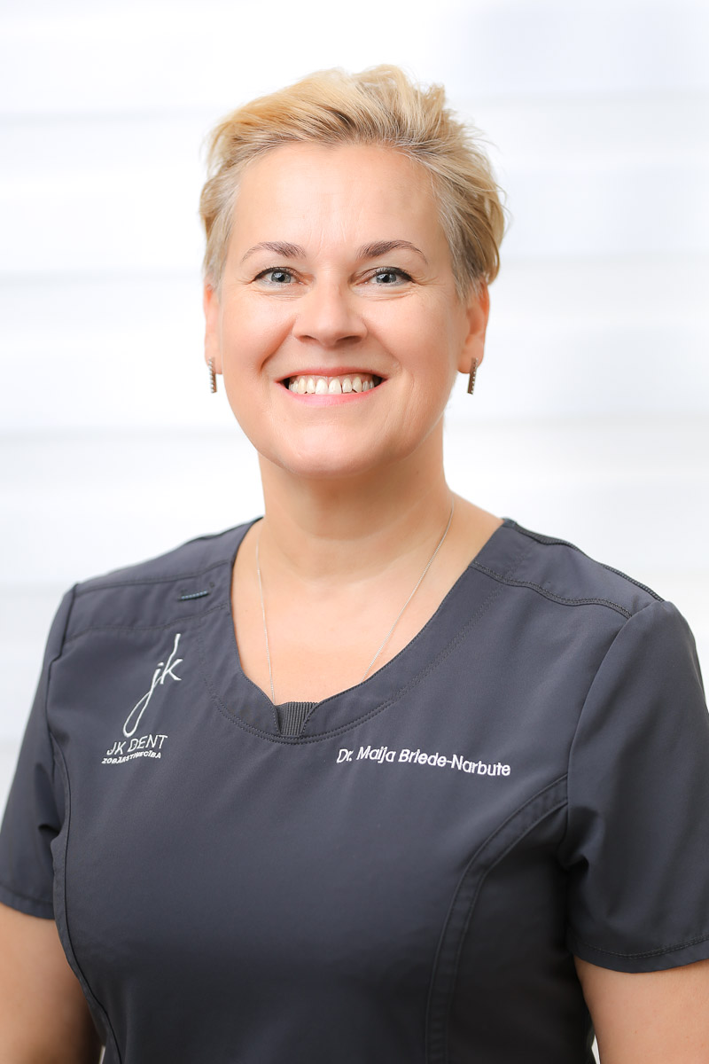 Dr. Maija Briede-Narbute — sertificēta zobārste JK Dent klīnikā